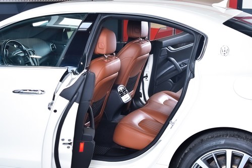 2015 Maserati Q4 Ghibli Sedan 3,0L V6 à venda (imagem 64 de 102)