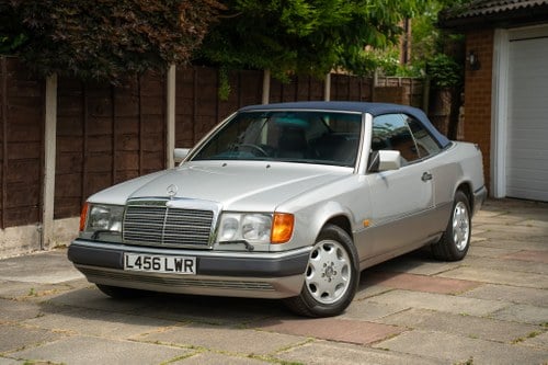 1993 Mercedes-Benz 320 CE Cabriolet A124 For Sale (picture 16 of 165)