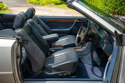 1993 Mercedes-Benz 320 CE Cabriolet A124 For Sale (picture 28 of 165)