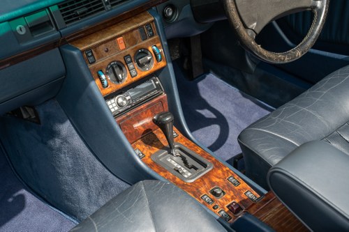 1993 Mercedes-Benz 320 CE Cabriolet A124 For Sale (picture 37 of 165)