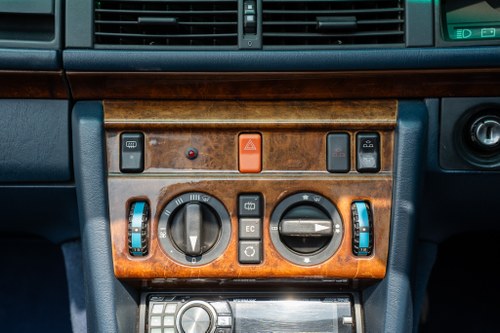 1993 Mercedes-Benz 320 CE Cabriolet A124 For Sale (picture 40 of 165)