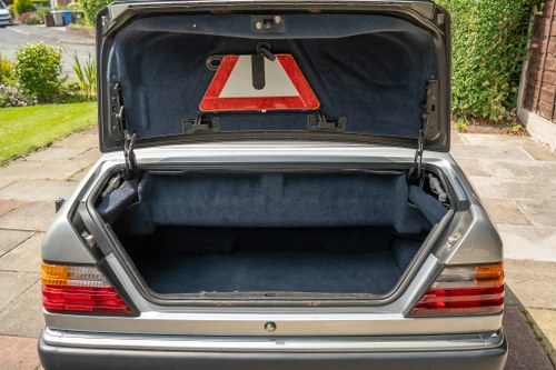 1993 Mercedes-Benz 320 CE Cabriolet A124 For Sale (picture 68 of 165)