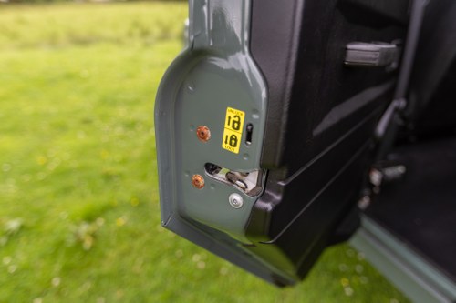 2015 Land Rover Defender 110 Pick Up 2.2L ‘Puma’ En venta (imagen 26 de 175)