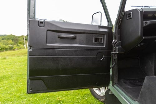 2015 Land Rover Defender 110 Pick Up 2.2L ‘Puma’ En venta (imagen 34 de 175)