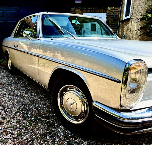 1971 Mercedes-Benz W114 250CE In vendita (immagine 7 di 82)