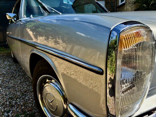 1971 Mercedes-Benz W114 250CE In vendita (immagine 34 di 82)
