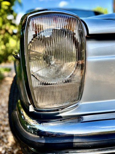 1971 Mercedes-Benz W114 250CE In vendita (immagine 36 di 82)