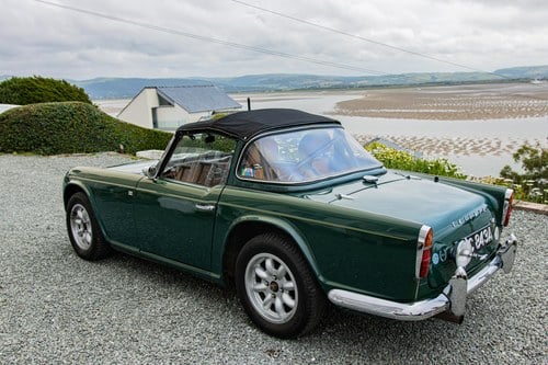 1964 Triumph TR4 ‘Surrey Top’ till salu (bild 3 av 98)