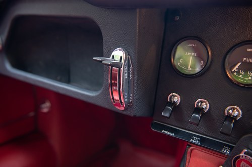 1964 Jaguar E-Type Series 1 4.2 FHC In vendita (immagine 42 di 197)