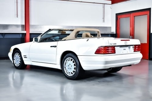 1997 Mercedes-Benz R129 SL500 Convertible 5,0L V8 (21k miles) In vendita (immagine 19 di 103)
