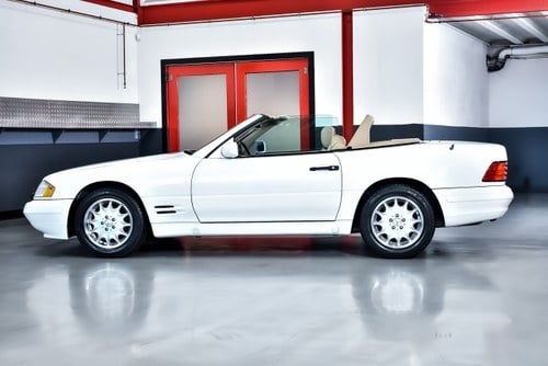 1997 Mercedes-Benz R129 SL500 Convertible 5,0L V8 (21k miles) In vendita (immagine 23 di 103)