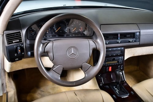 1997 Mercedes-Benz R129 SL500 Convertible 5,0L V8 (21k miles) In vendita (immagine 41 di 103)