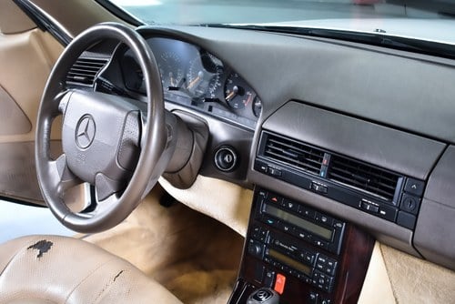 1997 Mercedes-Benz R129 SL500 Convertible 5,0L V8 (21k miles) In vendita (immagine 55 di 103)