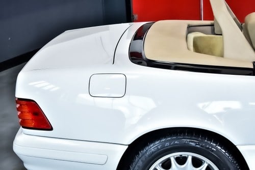 1997 Mercedes-Benz R129 SL500 Convertible 5,0L V8 (21k miles) In vendita (immagine 62 di 103)