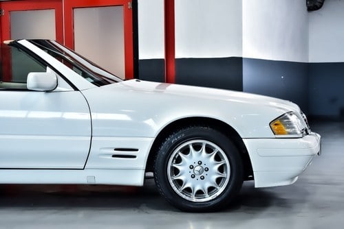1997 Mercedes-Benz R129 SL500 Convertible 5,0L V8 (21k miles) In vendita (immagine 64 di 103)