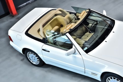 1997 Mercedes-Benz R129 SL500 Convertible 5,0L V8 (21k miles) In vendita (immagine 79 di 103)