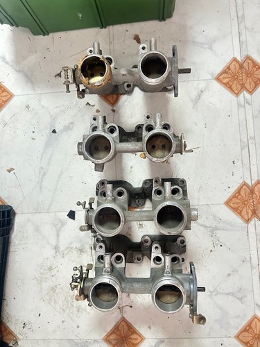 Intake manifolds for Ferrari F40 A vendre