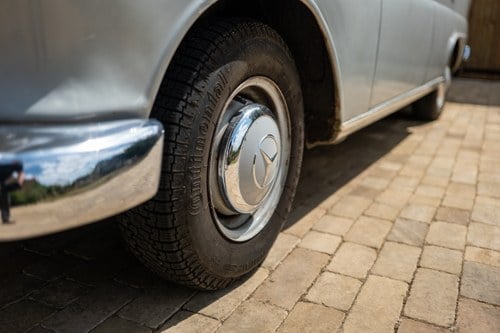 1964 Mercedes-Benz 190 (W110) à vendre (picture 26 of 308)