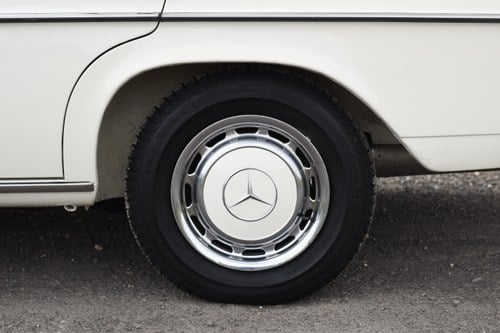 1971 Mercedes-Benz W115 220 Automatic In vendita (immagine 40 di 182)