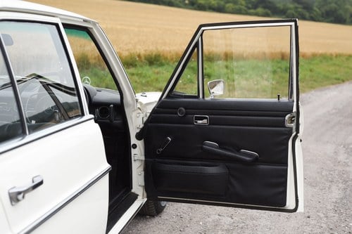 1971 Mercedes-Benz W115 220 Automatic In vendita (immagine 20 di 182)