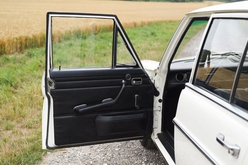 1971 Mercedes-Benz W115 220 Automatic In vendita (immagine 49 di 182)