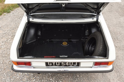 1971 Mercedes-Benz W115 220 Automatic In vendita (immagine 95 di 182)