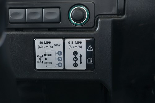 2009 Land Rover Defender 90 County In vendita (immagine 47 di 268)