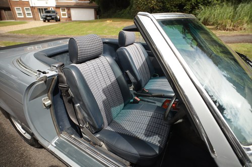 1983 Mercedes-Benz R107 500SL In vendita (immagine 82 di 159)