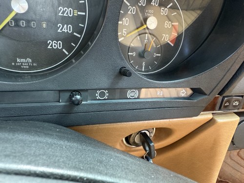 1984 Mercedes-Benz R107 500SL Te koop (foto 74 van 269)