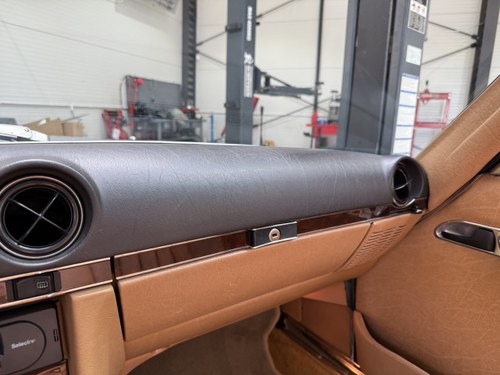 1984 Mercedes-Benz R107 500SL Te koop (foto 77 van 269)