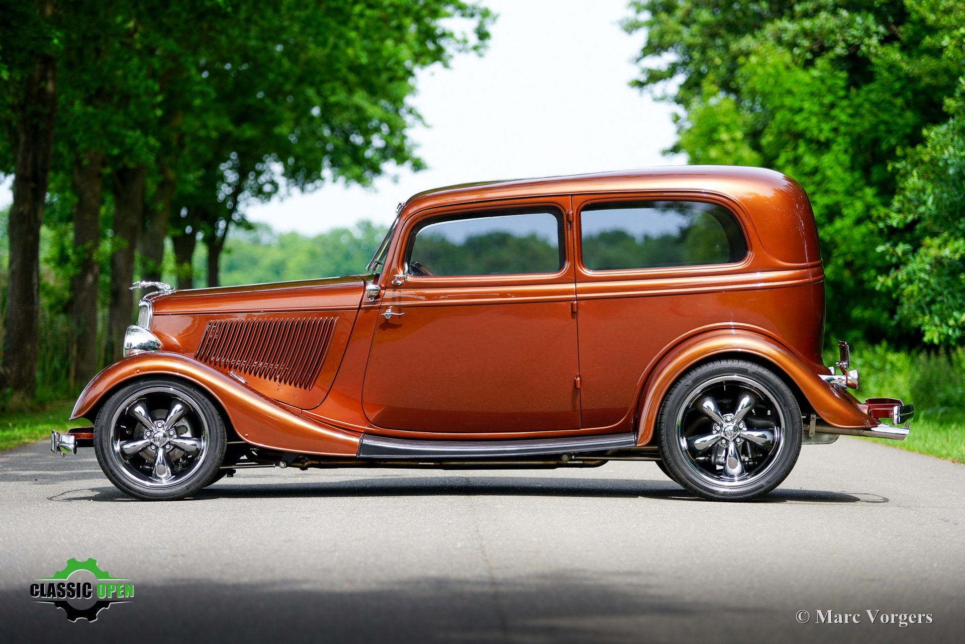 1933 Ford Tudor V8 Restomod, foto 3