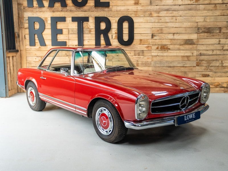 1966 Mercedes-Benz 230 SL Pagoda