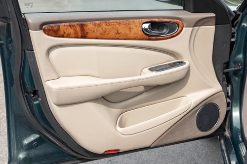 2005 Jaguar XJ8 (X308) For Sale (picture 42 of 142)