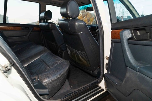 1988 BMW E32 735i SE Automatic Te koop (foto 29 van 69)