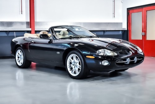 2002 Jaguar XK8 Convertible 4,0L V8 à venda (imagem 1 de 107)