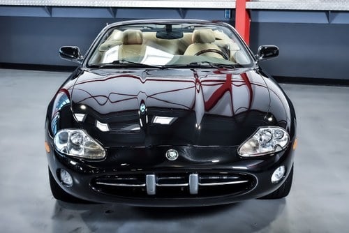 2002 Jaguar XK8 Convertible 4,0L V8 à venda (imagem 2 de 107)