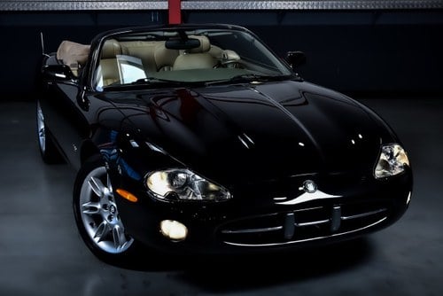 2002 Jaguar XK8 Convertible 4,0L V8 à venda (imagem 7 de 107)
