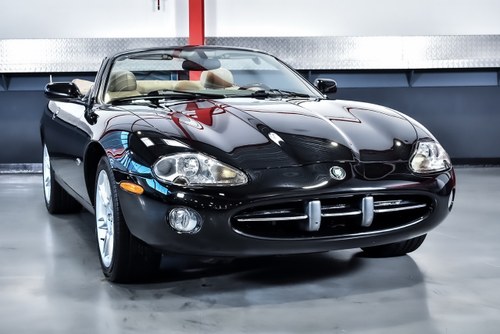 2002 Jaguar XK8 Convertible 4,0L V8 à venda (imagem 9 de 107)