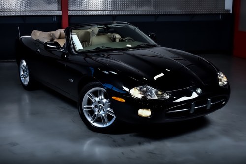 2002 Jaguar XK8 Convertible 4,0L V8 à venda (imagem 10 de 107)