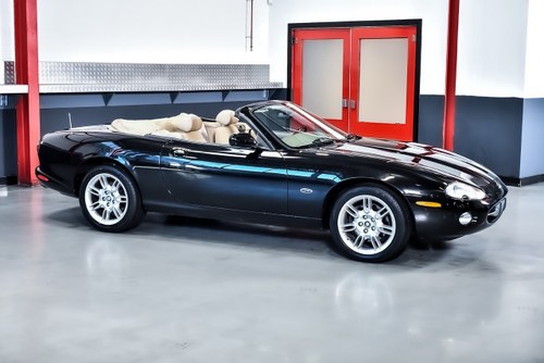 2002 Jaguar XK8 Convertible 4,0L V8 à venda (imagem 13 de 107)