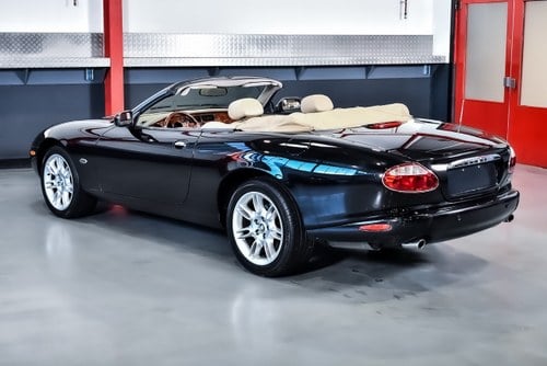 2002 Jaguar XK8 Convertible 4,0L V8 à venda (imagem 20 de 107)