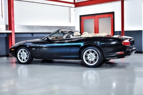 2002 Jaguar XK8 Convertible 4,0L V8 à venda (imagem 23 de 107)