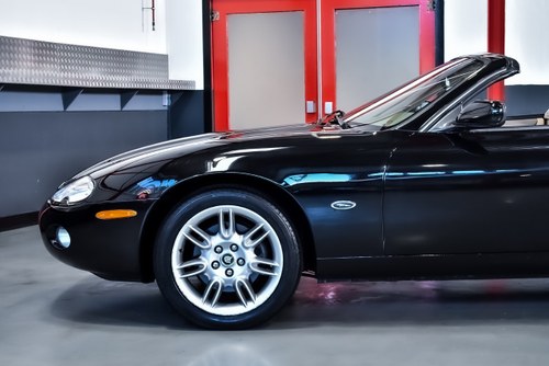 2002 Jaguar XK8 Convertible 4,0L V8 à venda (imagem 86 de 107)