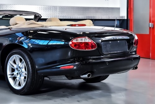 2002 Jaguar XK8 Convertible 4,0L V8 à venda (imagem 89 de 107)