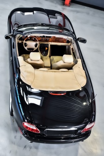 2002 Jaguar XK8 Convertible 4,0L V8 à venda (imagem 38 de 107)