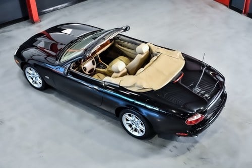 2002 Jaguar XK8 Convertible 4,0L V8 à venda (imagem 26 de 107)