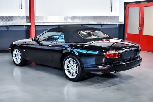 2002 Jaguar XK8 Convertible 4,0L V8 à venda (imagem 30 de 107)
