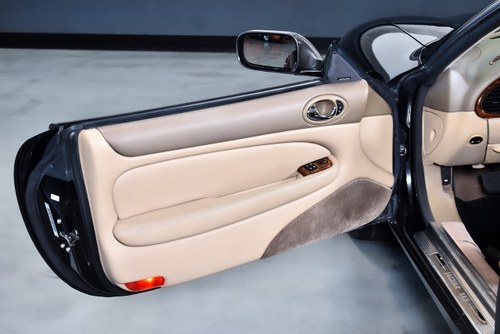 2002 Jaguar XK8 Convertible 4,0L V8 à venda (imagem 39 de 107)