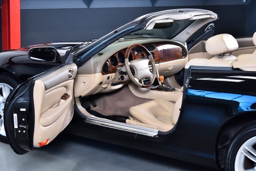 2002 Jaguar XK8 Convertible 4,0L V8 à venda (imagem 41 de 107)