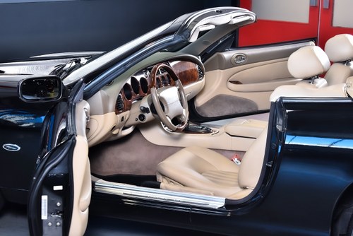 2002 Jaguar XK8 Convertible 4,0L V8 à venda (imagem 42 de 107)